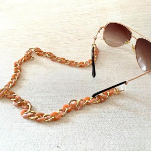 Corrente Porta Óculos/Máscara e Colar em Acrílico e Dourado 3x1 Cor Rosé