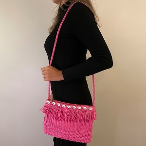 Bolsa Tiracolo Retangular Palha com Búzios Rosa