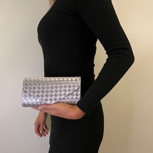 Bolsa Clutch Cetim Trançada Prata