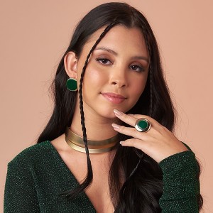Brinco Circular Esmaltado em Verde Escuro e Base Dourado
