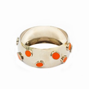 Pulseira Aro Largo Prateado com Bolinhas Laranja Abaloado