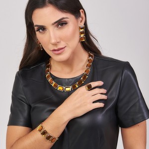 Brinco Pedra Pendurado em Caramelo e Dourado