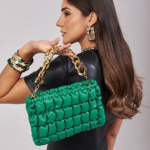 Bolsa Acolchoada Verde com 2 Correntes em Dourado