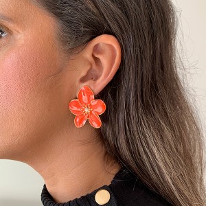Brinco Flor Margarida Esmaltado Laranja com Pedra Strass no Miolo