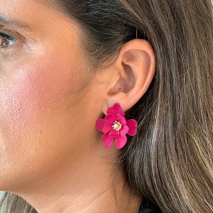 Brinco Flor Jasmim Esmaltado Rosa Escuro com Miolo em Dourado