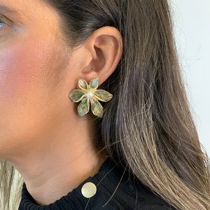 Brinco Flor Dourado com Pérola