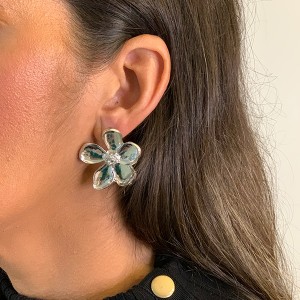 Brinco Flor Cinco Pétalas em Prateado