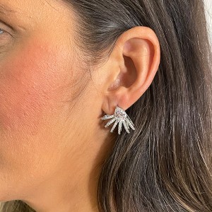 Brinco Leque Cravejado em Zircônia Cristal Banhado a Ródio Branco