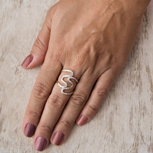 Anel Ondas Cravejado Zircônia Banhado a Ouro 18k