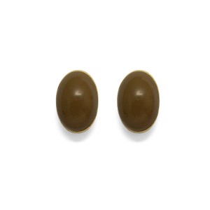 Brinco Oval Resina Bege na Base Dourada